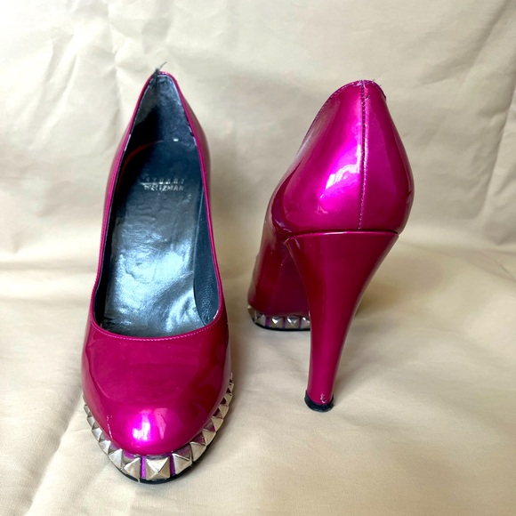 SOLD! LIKE NEW!! STUART WEITZMAN Fuchsia Patent Leather Studded Pumps Size 37.5 - Picture 2 of 4